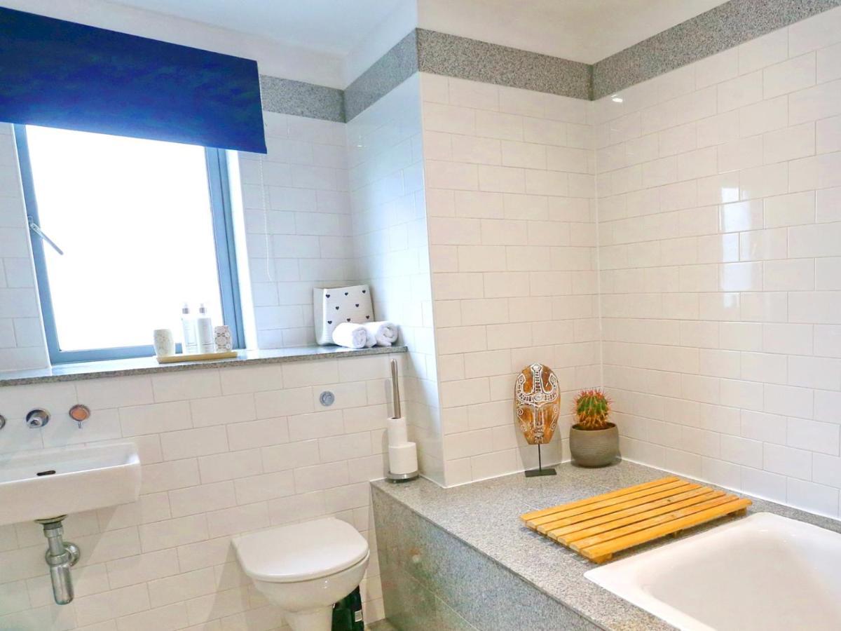 Pass The Keys Bohemian Ancoats With Balcony Apartment