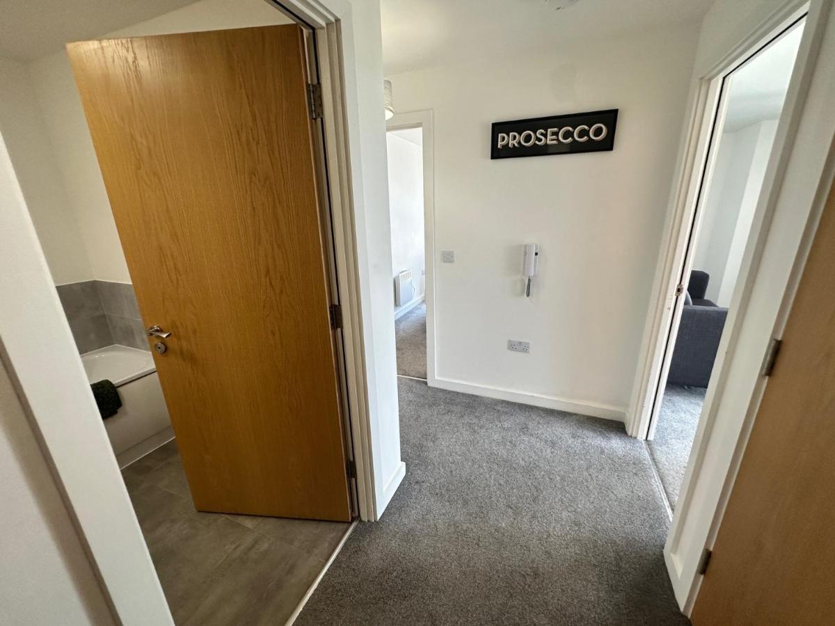 2 Bed With Balcony, Centre Apartment
