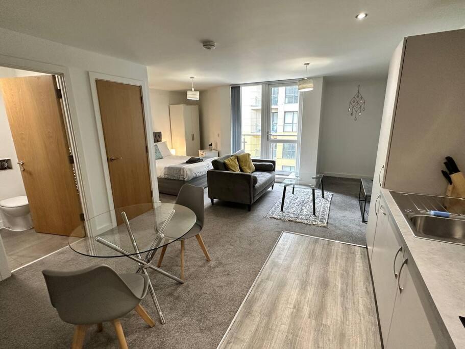 Stylish For 2 Mcr+balcony Apartment