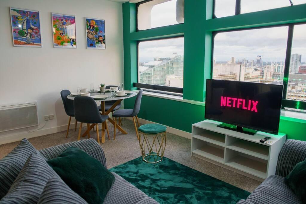 Apartment Centre Apartment, Skyline View *