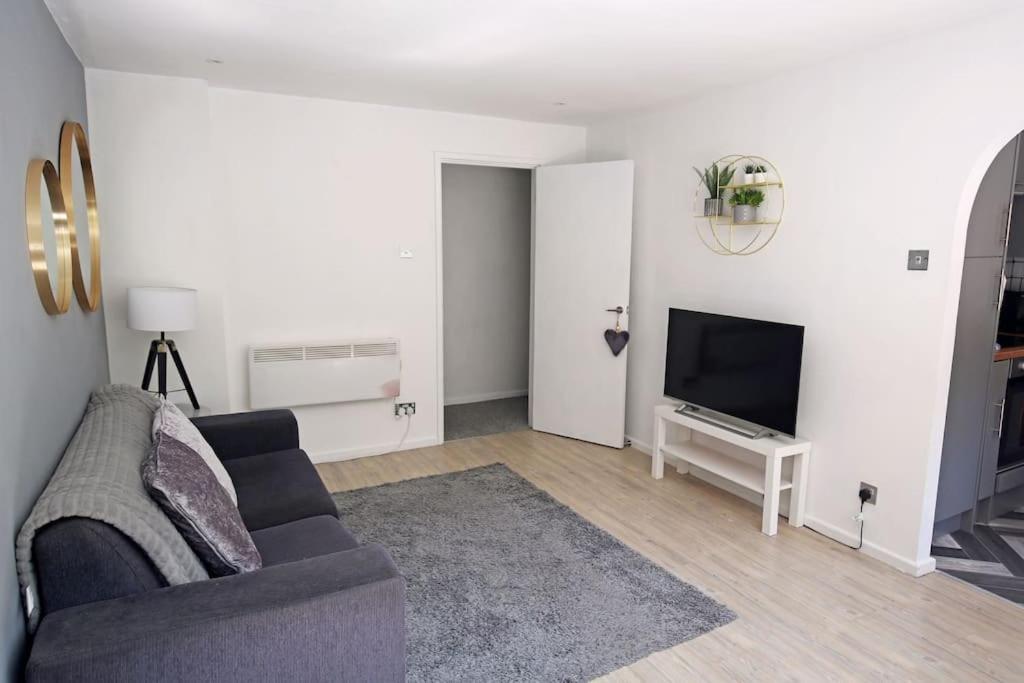 Entire 2 Bed In Apartment *