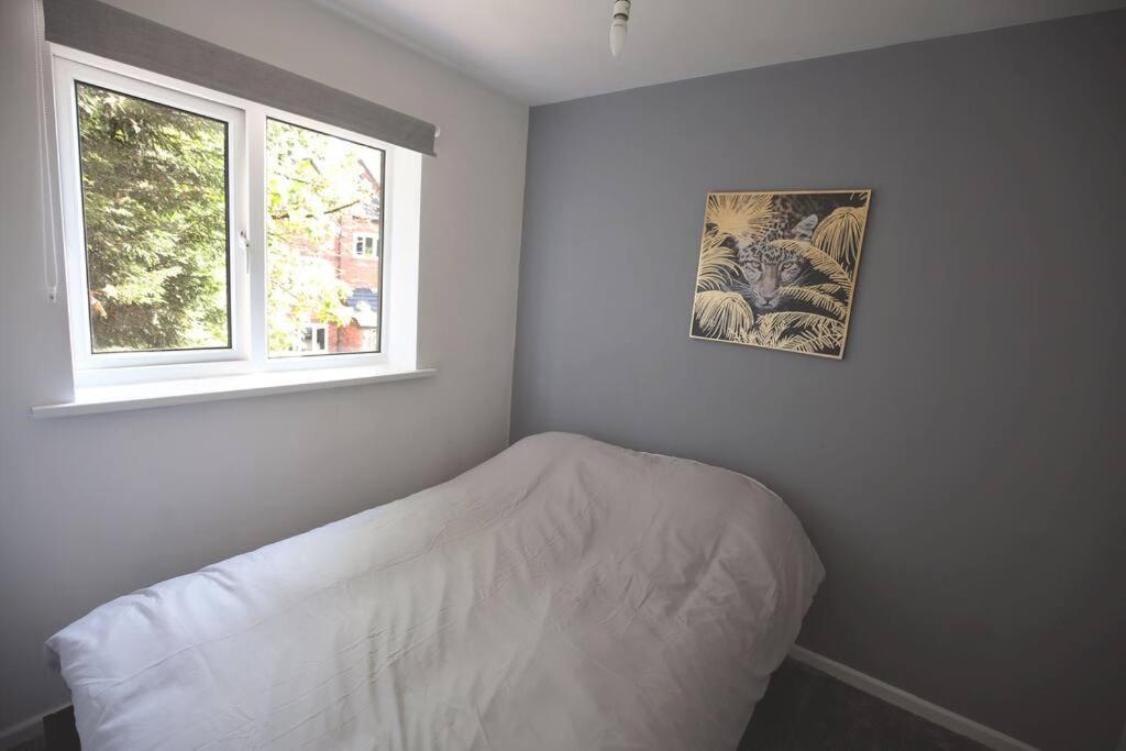Entire 2 Bed In Apartment *