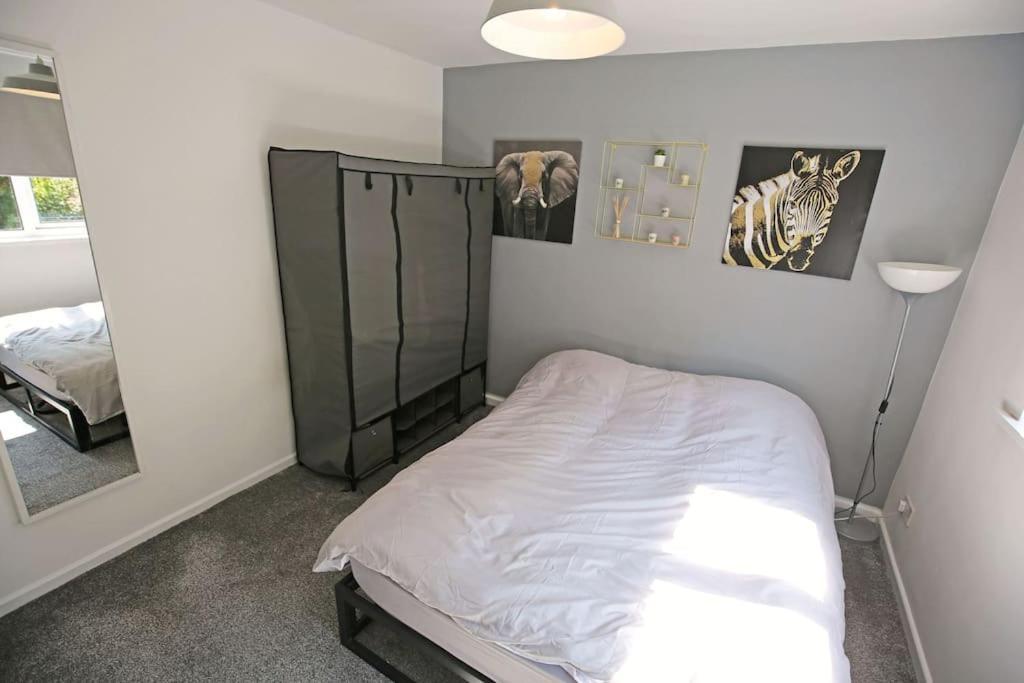 Entire 2 Bed In Apartment