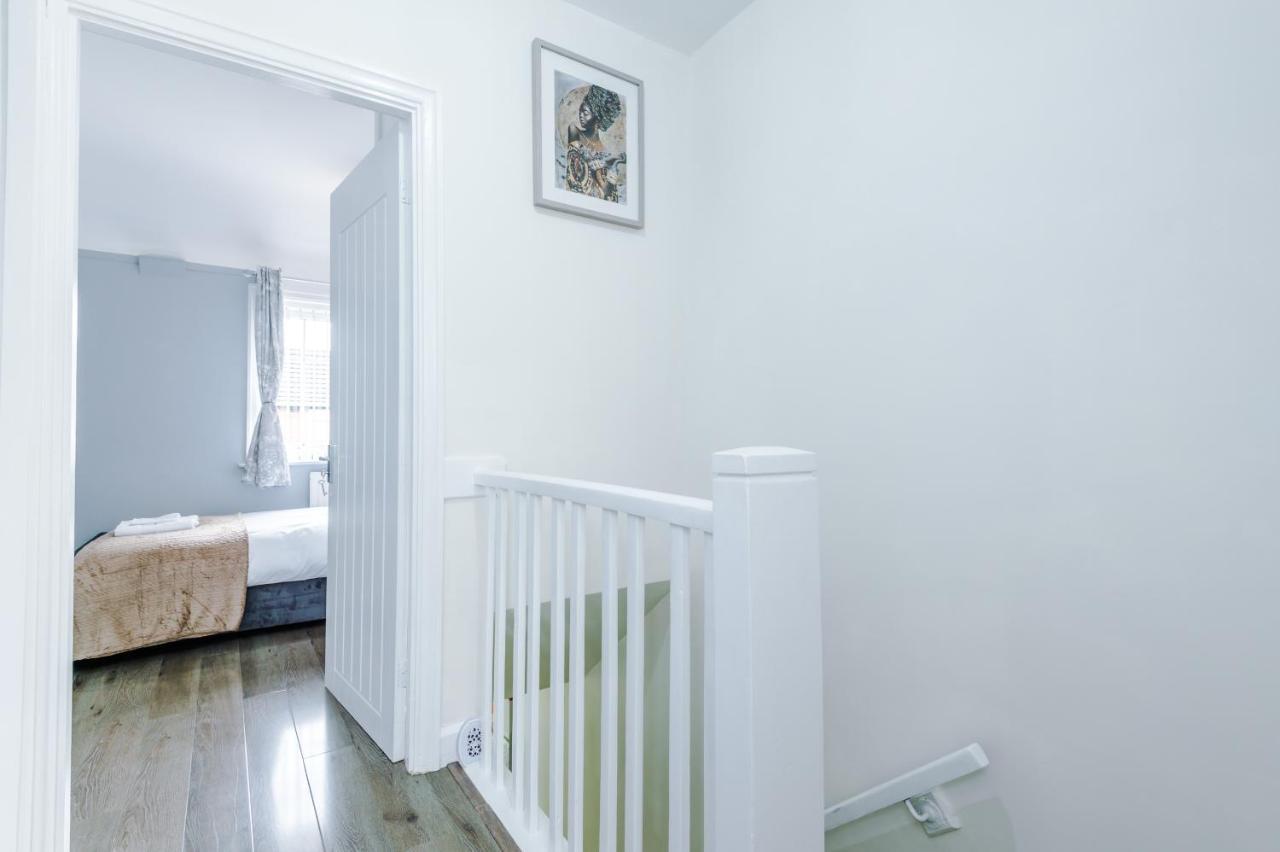 Away Apartment *