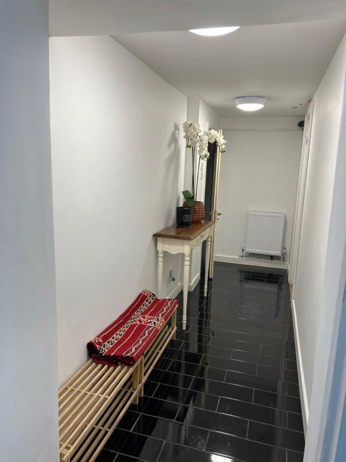 Spacious Basement Studio Apartment *