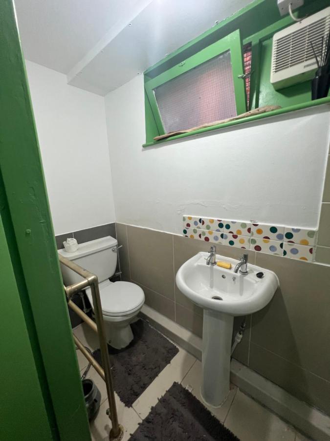 Apartment Spacious Basement Studio Manchester