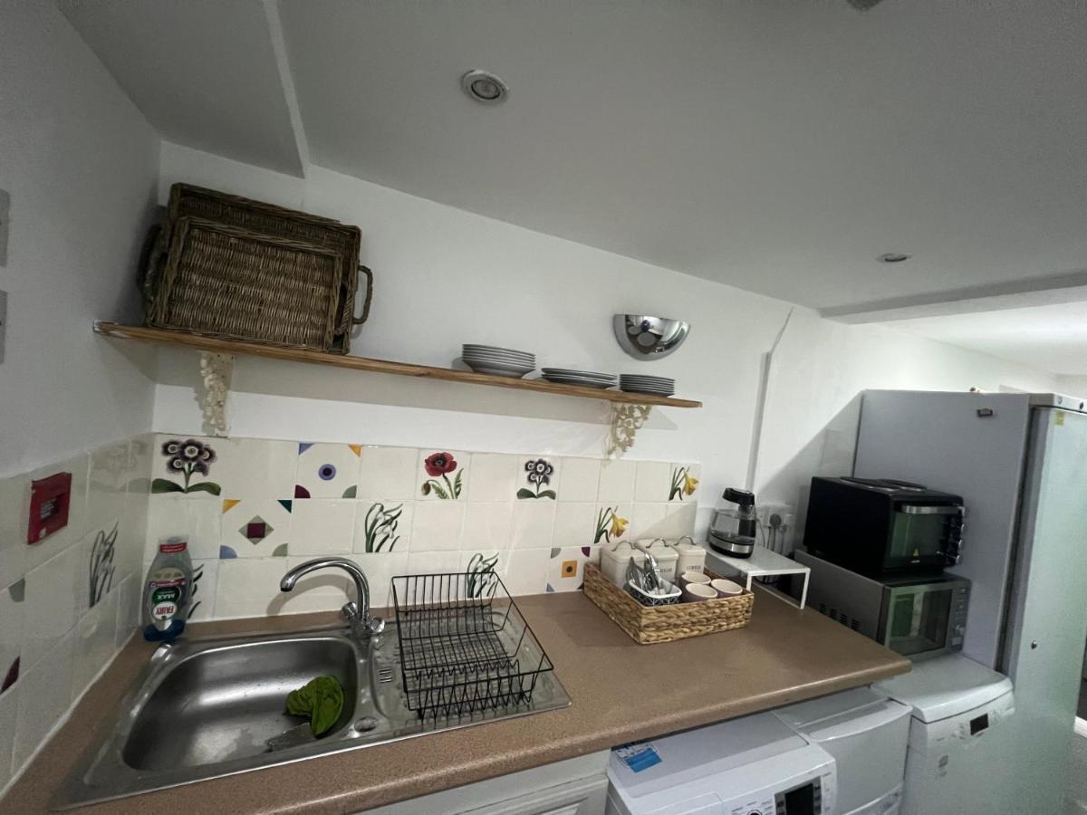 Spacious Basement Studio * Manchester