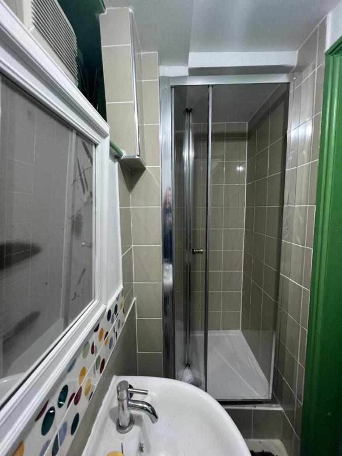Apartment Spacious Basement Studio Manchester