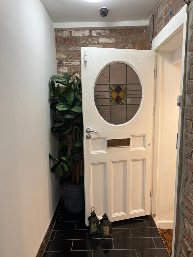 Apartment Spacious Basement Studio Manchester