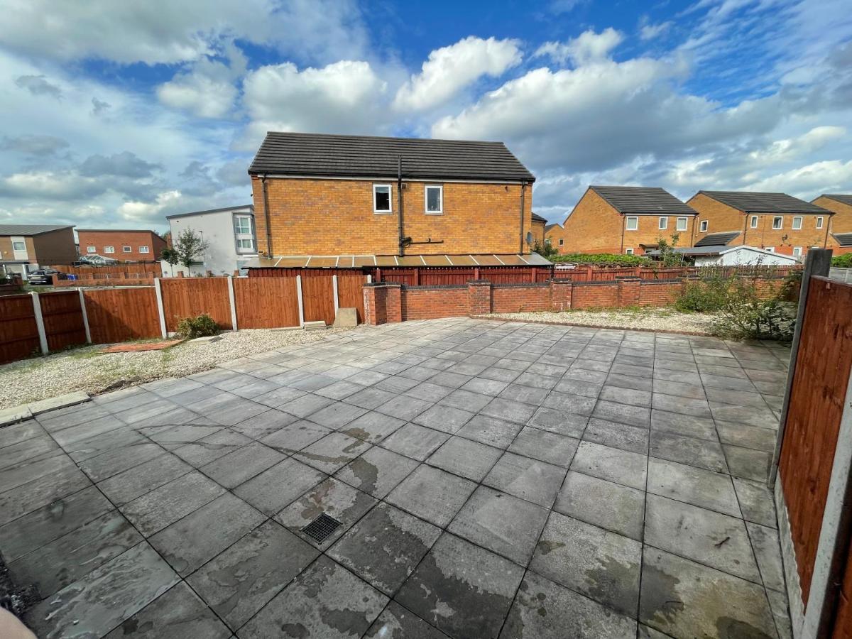 Apartment House Near Centre & Etihad, Free Parking & Garden