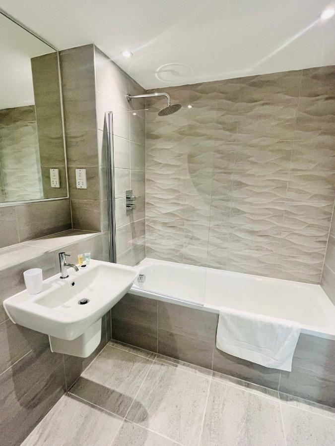Apartment Lovely Available In Old Trafford