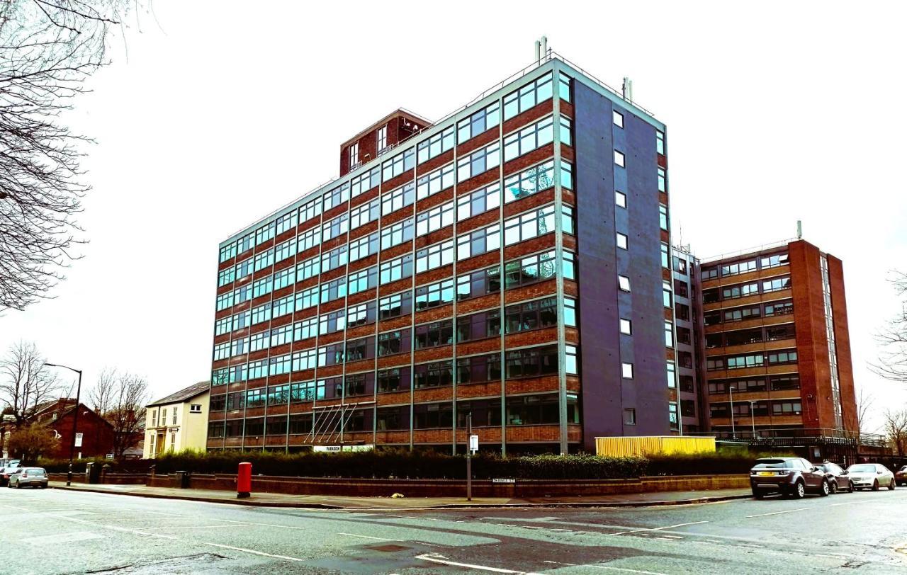 Lovely Available In Old Trafford Apartment