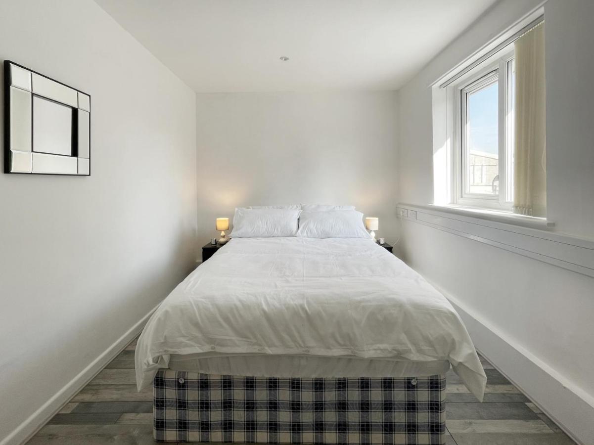 Bright, Warm & Cozy House In Harpurhey * Manchester