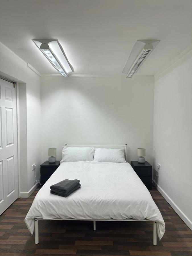 Bright, Warm & Cozy House In Harpurhey *