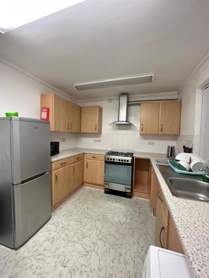 Bright, Warm & Cozy House In Harpurhey Apartment