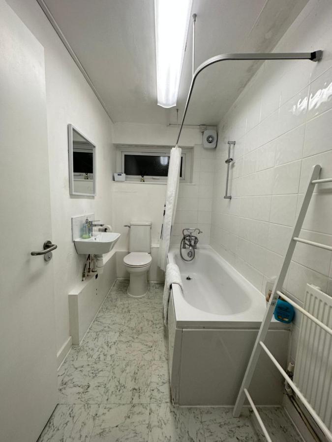Bright, Warm & Cozy House In Harpurhey Apartment