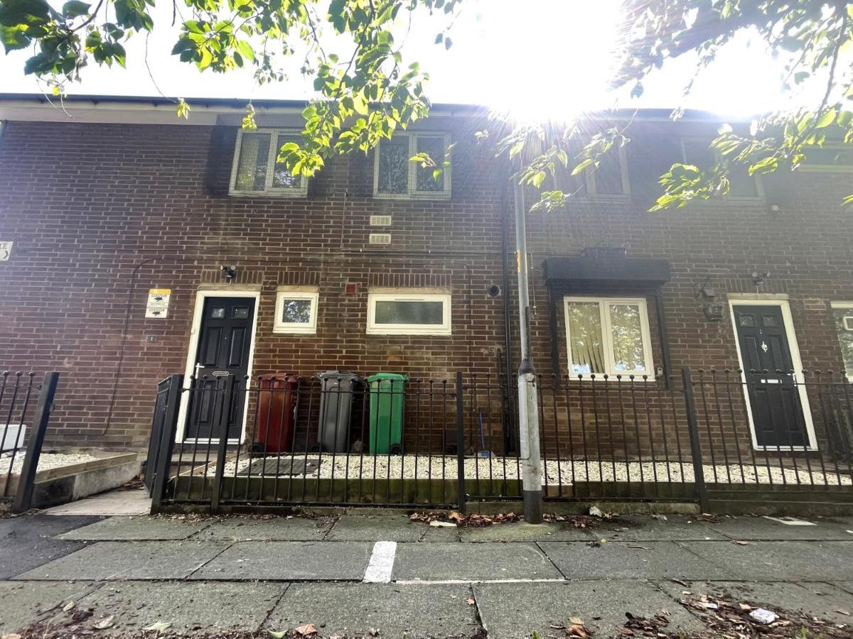 Bright, Warm & Cozy House In Harpurhey Apartment