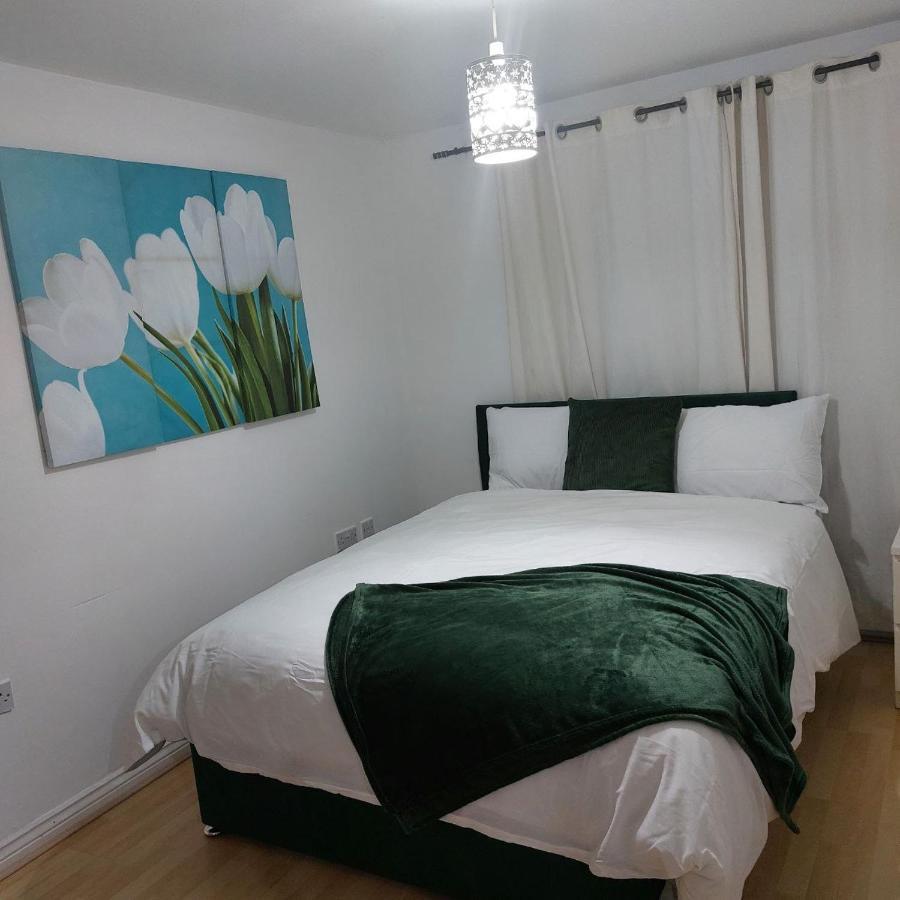 2 Bedroom 2 Bathroom Free Parking Nearby * Manchester