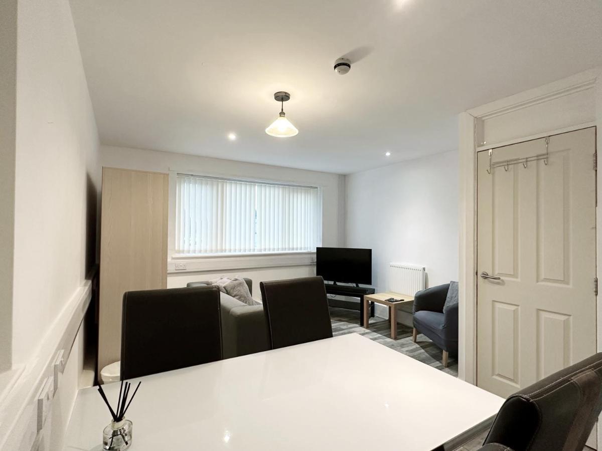 Bright, Warm & Cozy House In Harpurhey Apartment