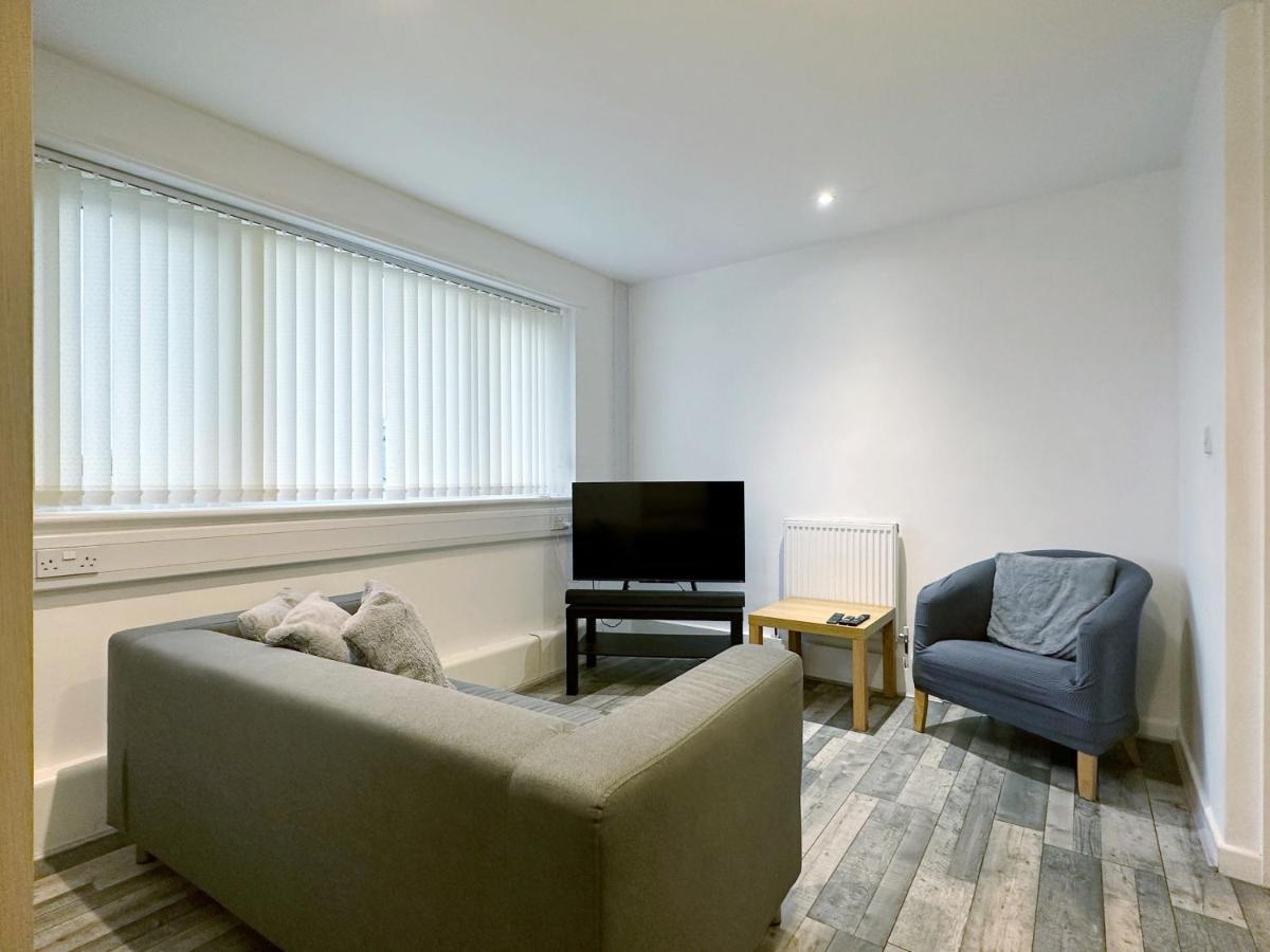 Bright, Warm & Cozy House In Harpurhey