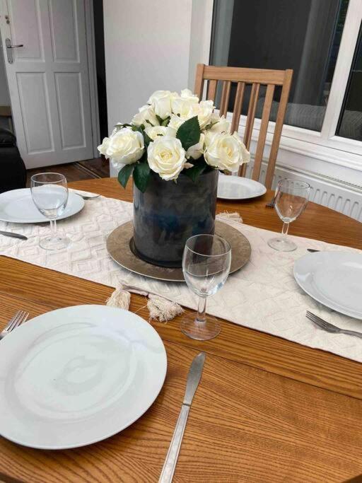 Holiday home - Eccles - Business - Contractors - Families - Discounts Available Manchester