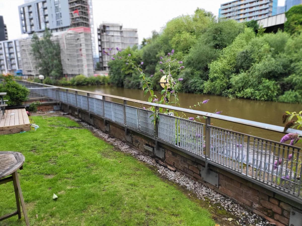 Apartment Luxury 2 Bed Apt On River, Wifi, Parking, Garden *