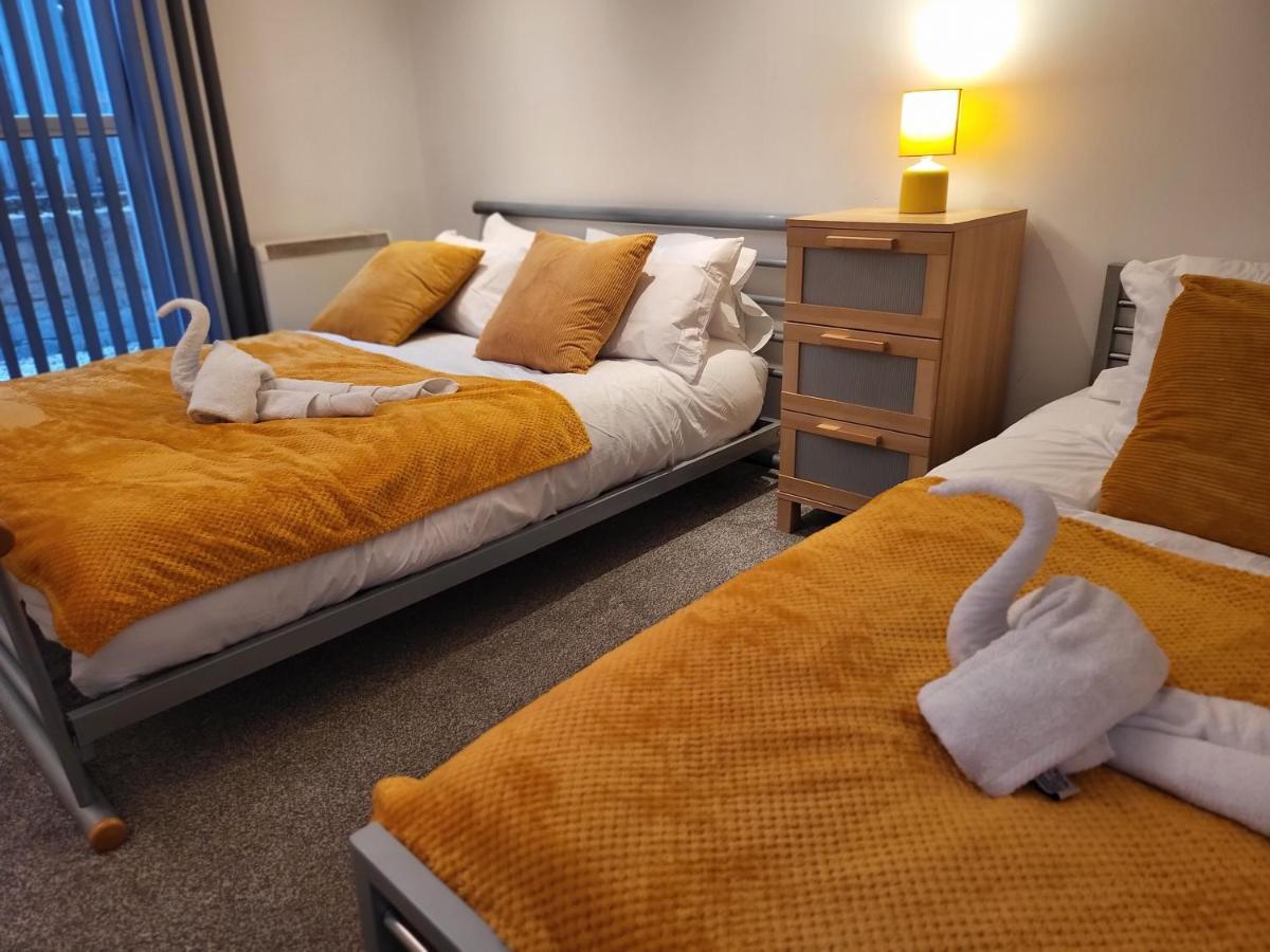 Luxury 2 Bed Apt On River, Wifi, Parking, Garden *