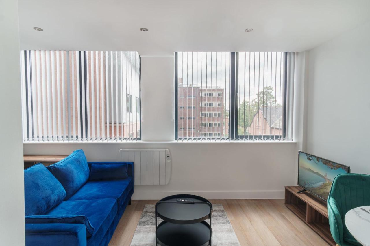 Zeni, Alexandra Rise Sleek Apartment Manchester