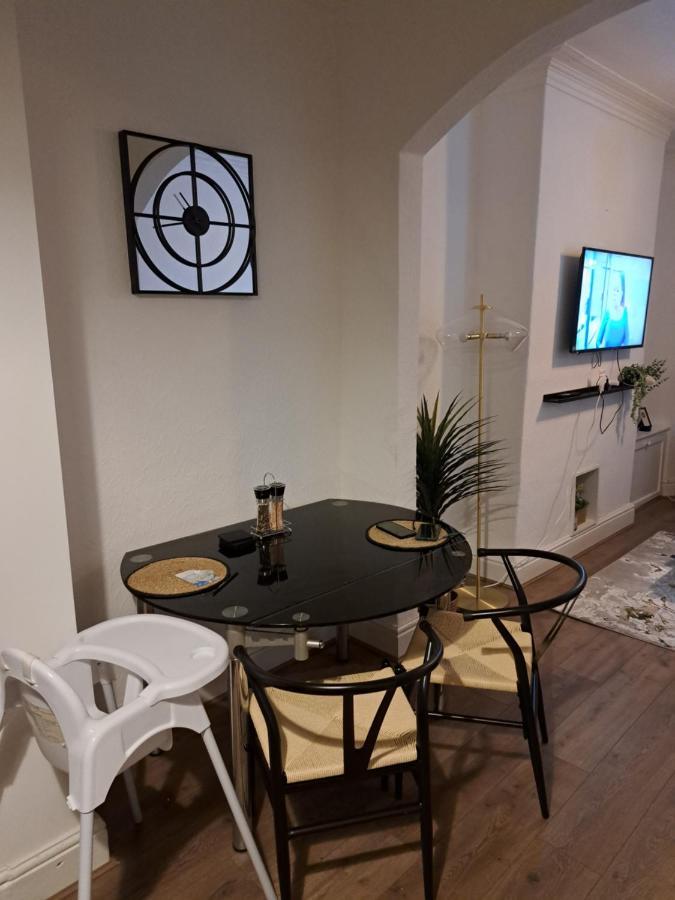 Modern Cosy 2 Bed 2 Baths Manchester