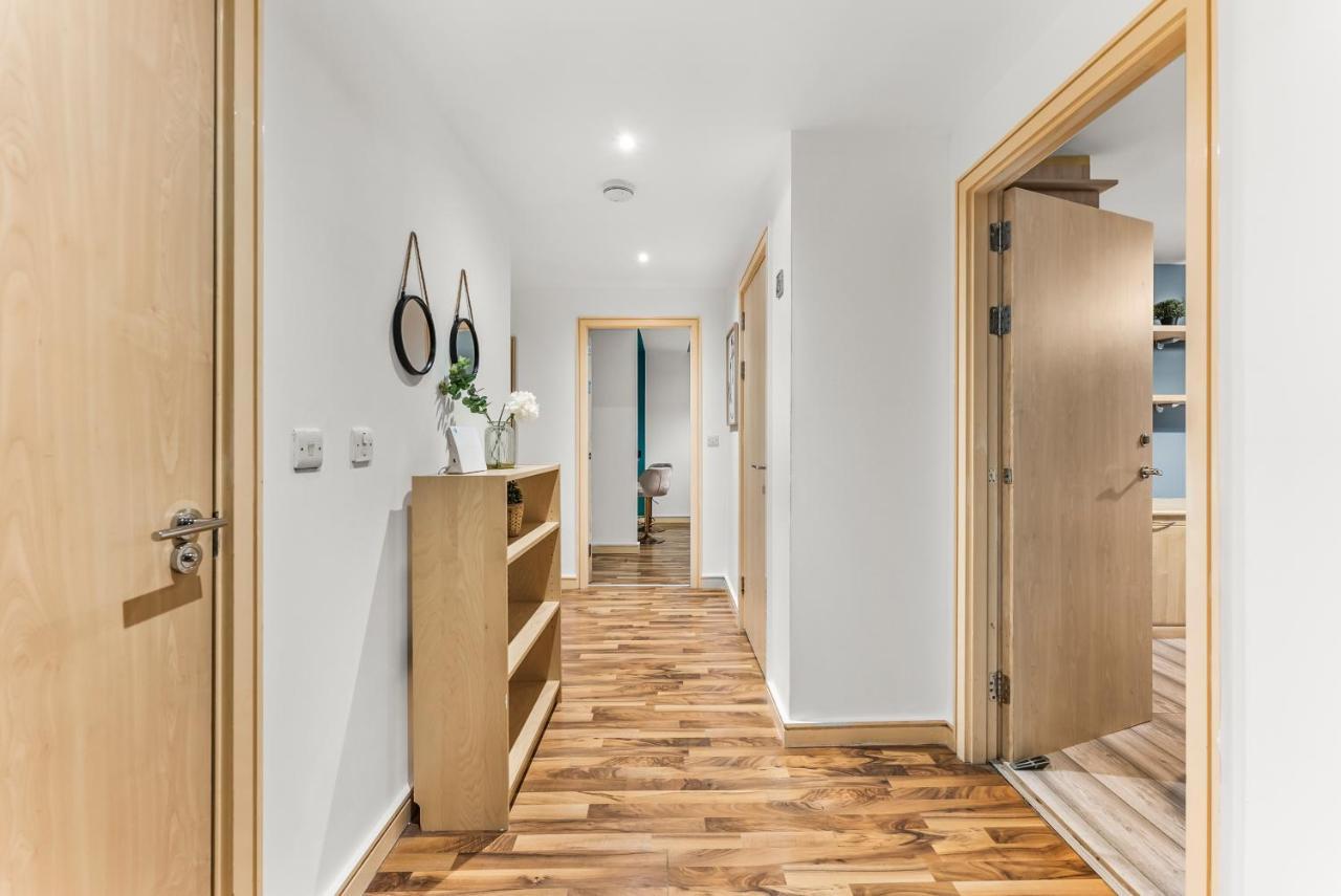 Large - Sleeps 8 Apartment Manchester
