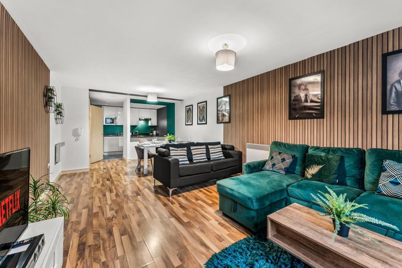 Large - Sleeps 8 Apartment Manchester