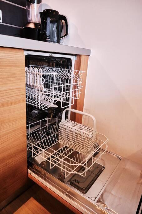 Apartment Pluxa Nordic Sky - Spacious Gem 2bed 2bath, & Free Parking *