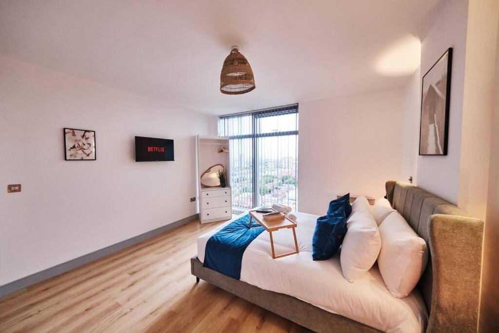 Pluxa Nordic Sky - Spacious Gem 2bed 2bath, & Free Parking Apartment