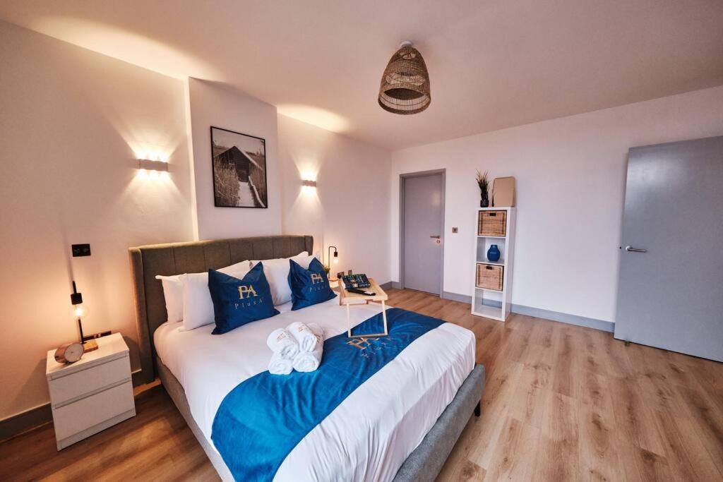 Pluxa Nordic Sky - Spacious Gem 2bed 2bath, & Free Parking Manchester