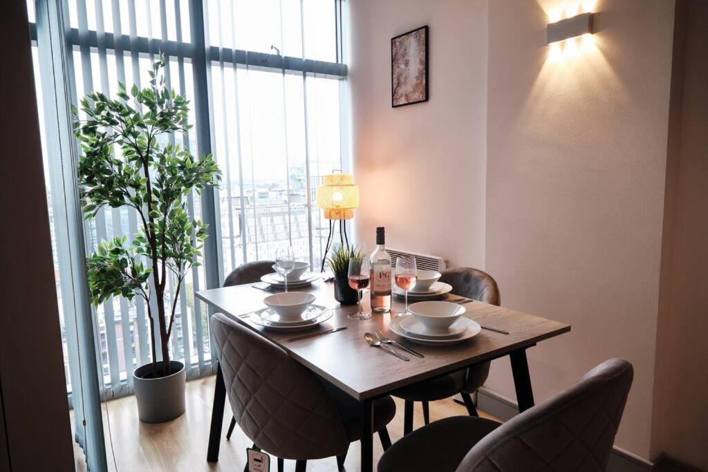 Apartment Pluxa Nordic Sky - Spacious Gem 2bed 2bath, & Free Parking *