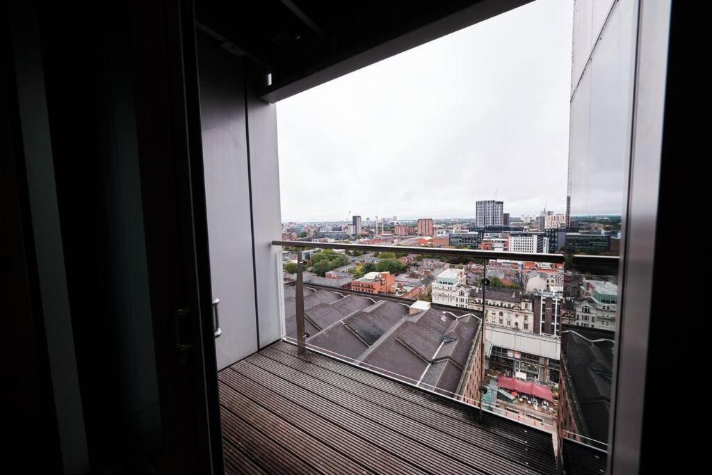 Pluxa Nordic Sky - Spacious Gem 2bed 2bath, & Free Parking Apartment *