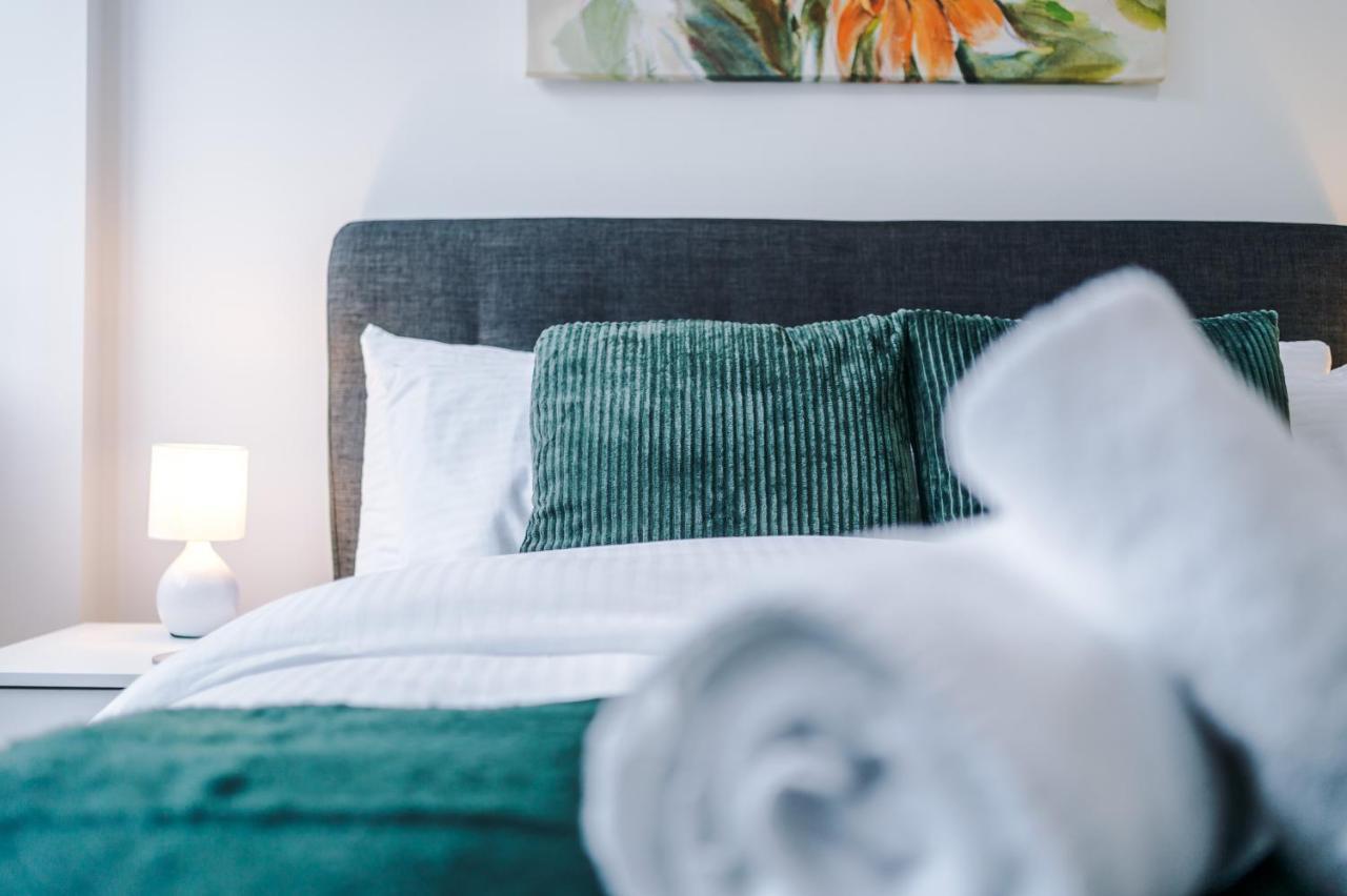 Stylish Haven: 2-bed Apartment Manchester