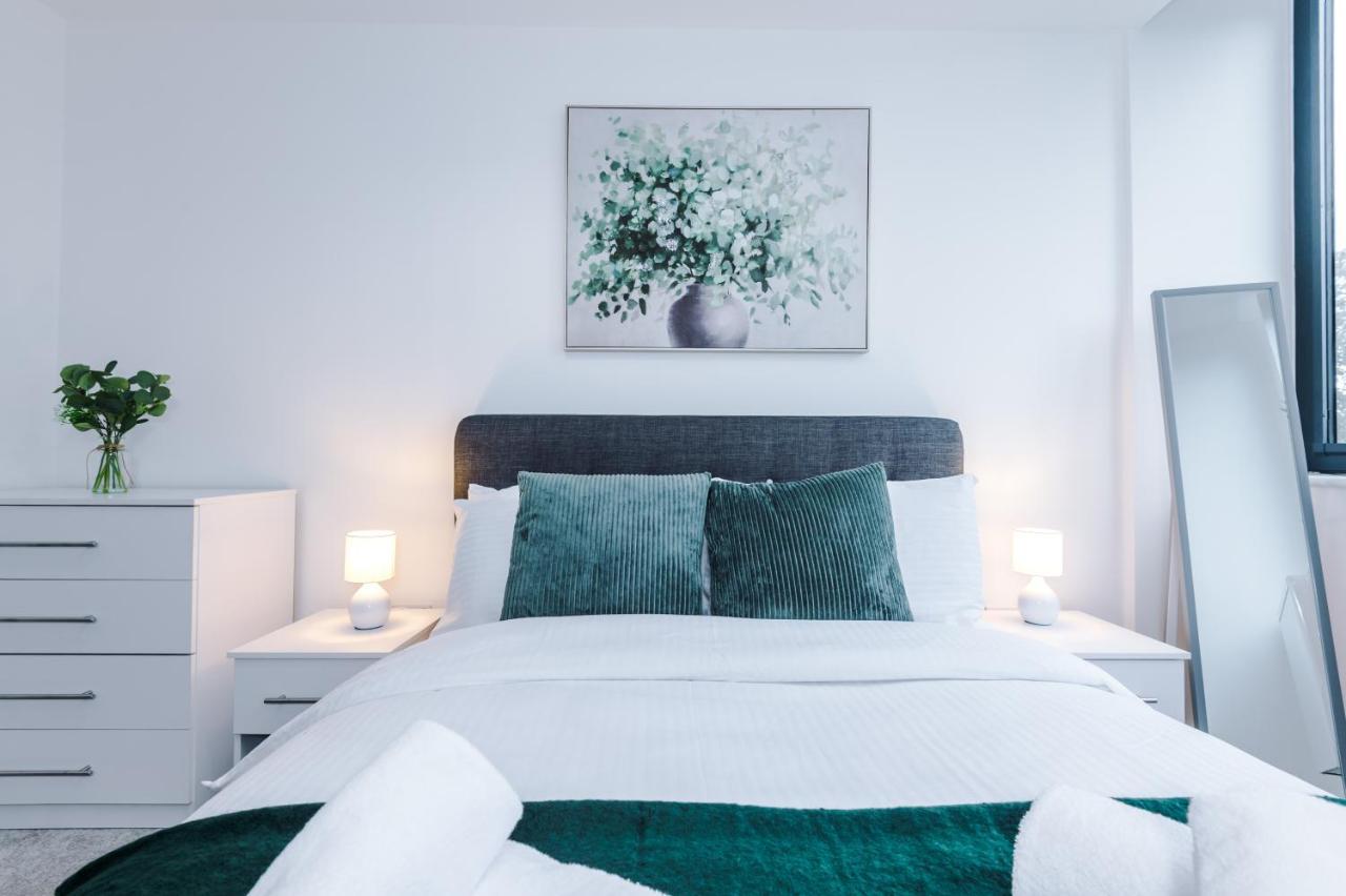 Stylish Haven: 2-bed Apartment Manchester