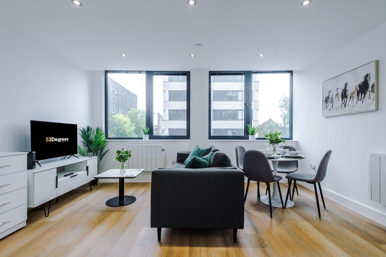 Stylish Haven: 2-bed *