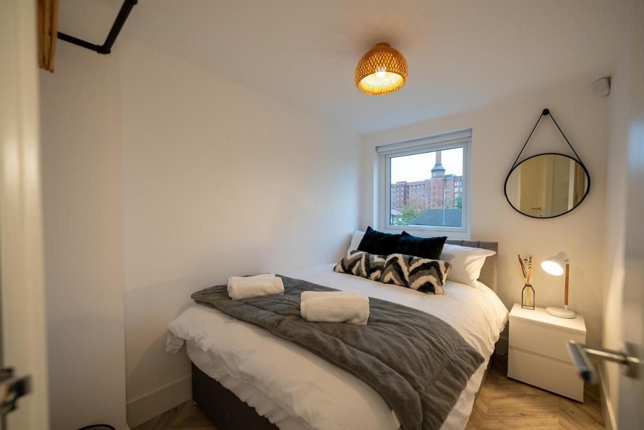 Exquisite 6 Bedroom Luxury Holiday home Manchester