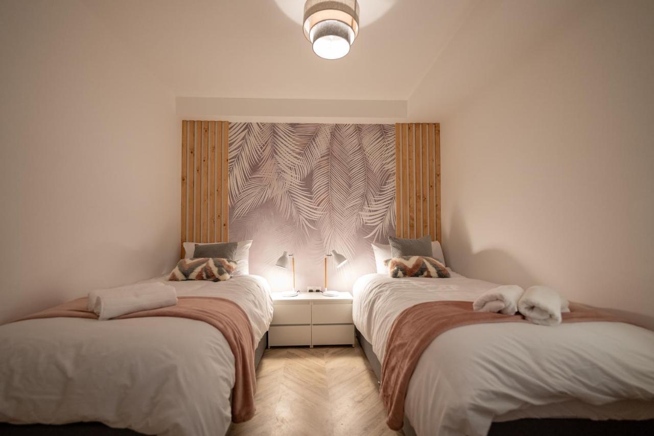 Exquisite 6 Bedroom Luxury Holiday home