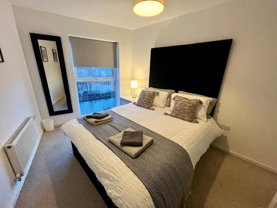 Etihad Fc 2br With Water View Apartment Manchester