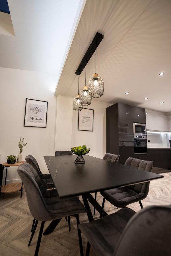 Exquisite 6 Bedroom Luxury Holiday home
