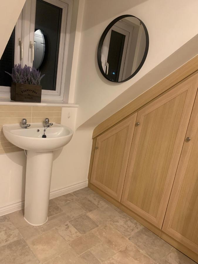 Comfy Double Bedroom In Greater *