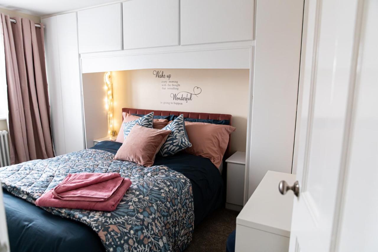 Inviting 3-bed House In Holiday home Manchester