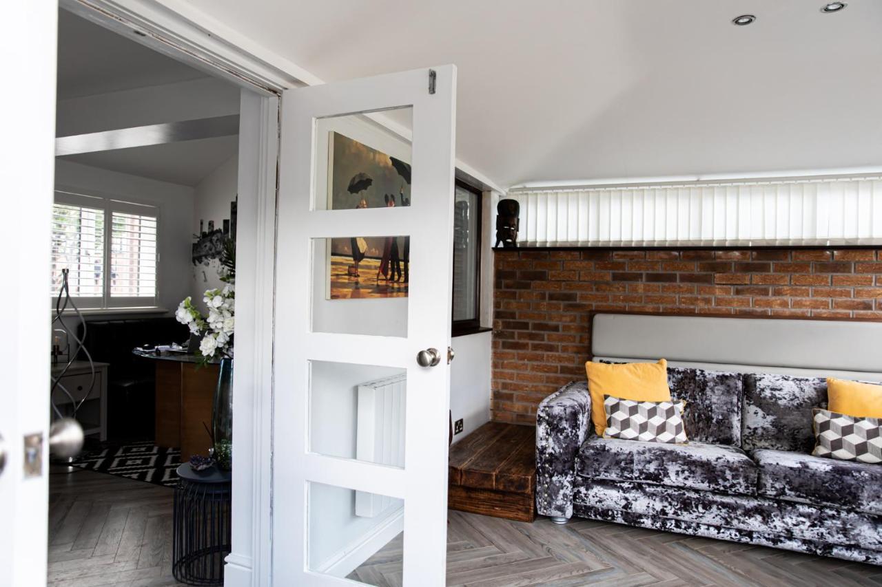 Holiday home Inviting 3-bed House In Manchester