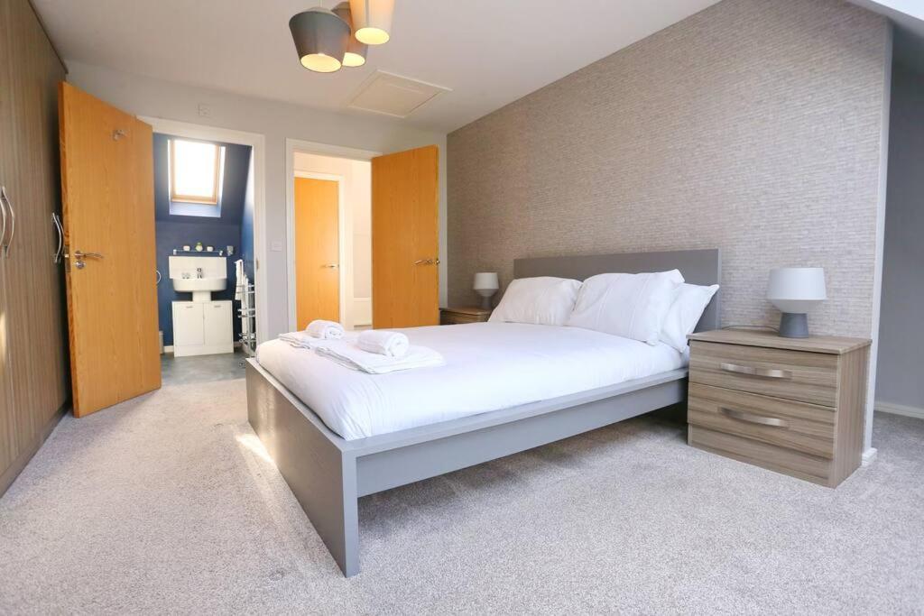 Holiday home Luxurious Townhouse In
