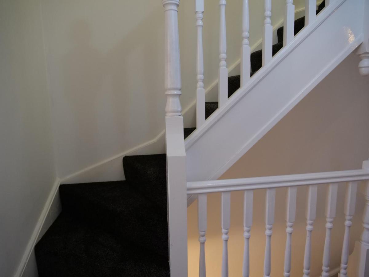 Apartment Spacious 4 Bed House, Sleep 8 Short & Long Stay, Free Parking ,5min Drive From Man Stadium