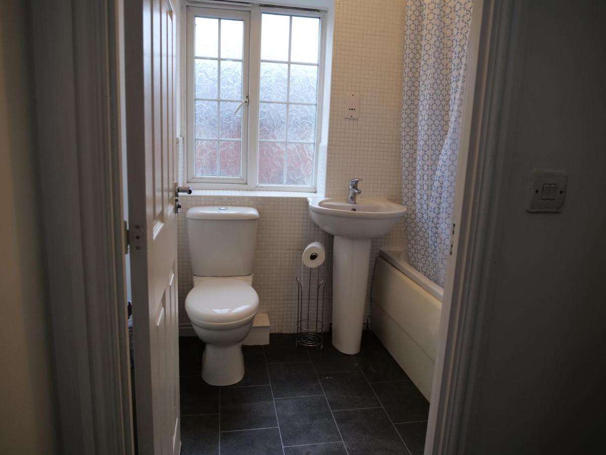 Apartment Spacious 4 Bed House, Sleep 8 Short & Long Stay, Free Parking ,5min Drive From Man Stadium