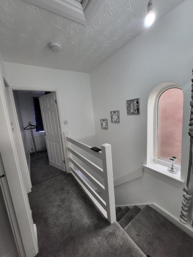 Serene 3br With Free Parking Holiday home Manchester